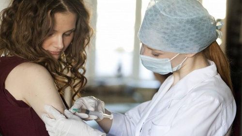 Глава Башкирии потребовал вакцинировать 60% госслужащих