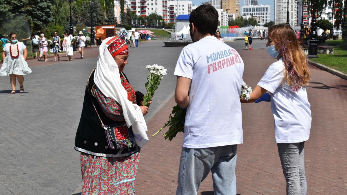 Молодогвардейцы Башкортостана организовали акции в День семьи, любви и верности