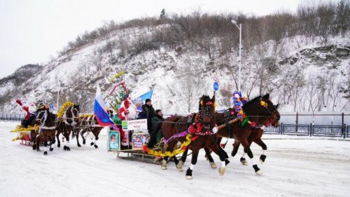 Розыгрыш денег и IPhone-13, московские артисты, катания на лошадях: в Уфе анонсировали новогоднюю программу