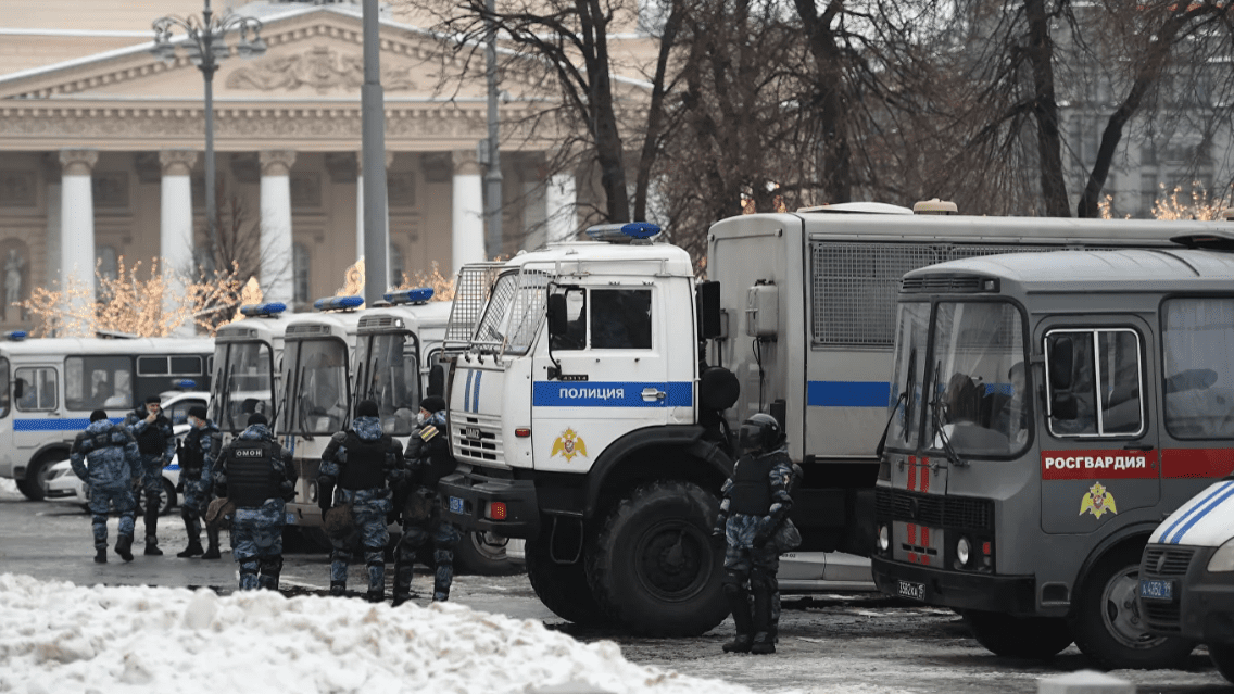 Россия выдворила трех европейских дипломатов за участие в акциях