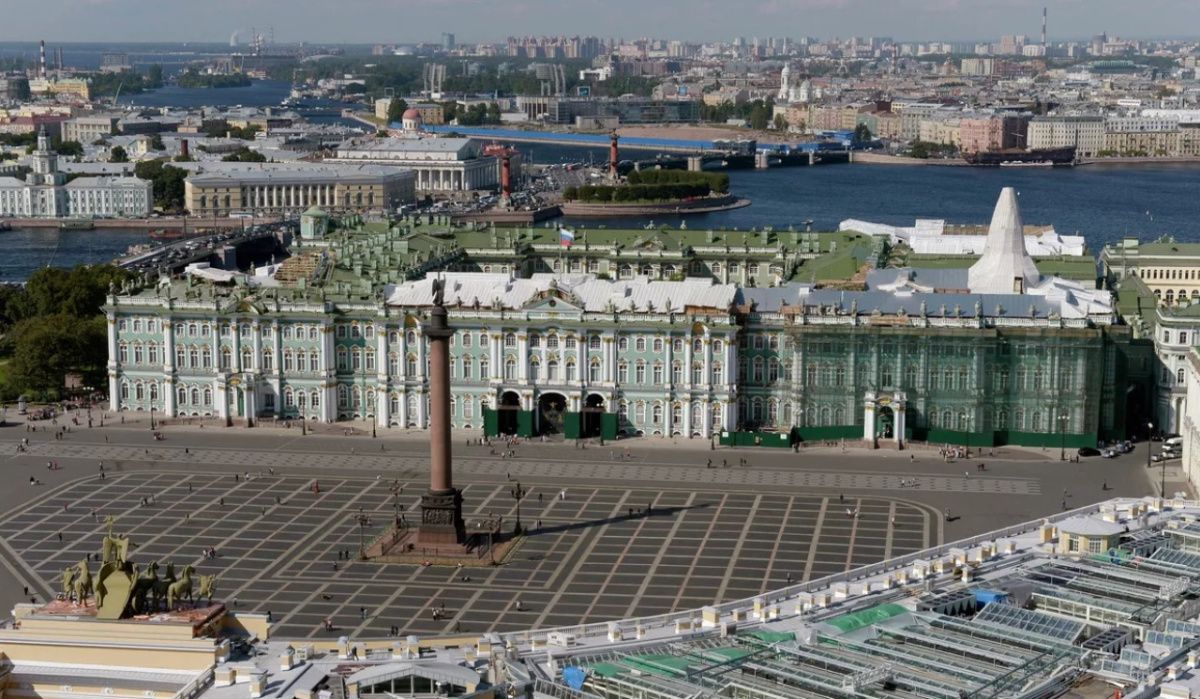 В День туризма на Дворцовой площади состоится «Путешествие в Петербург»