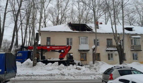 В Уфе под тяжестью снега провалилась крыша дома 