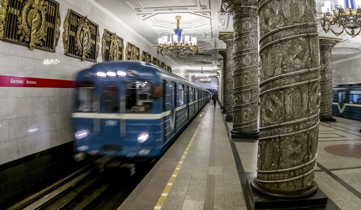 Бесплатный проезд в метро при сбоях оплаты предложили в Петербурге