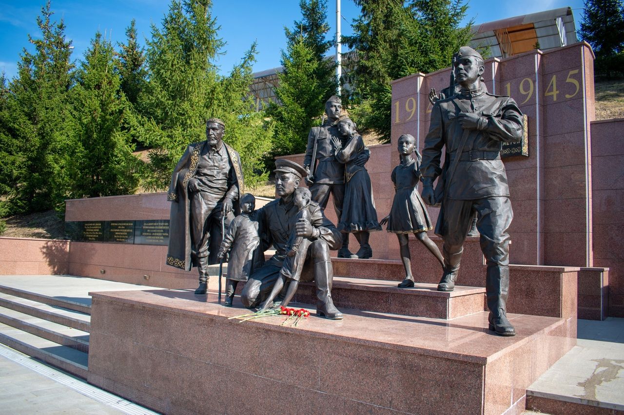 Уфимские активисты почтили годовщину победы в Курской битве