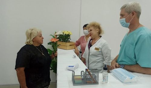 Губернатор Волгоградской области распорядился открыть пункты вакцинации в торговых центрах 