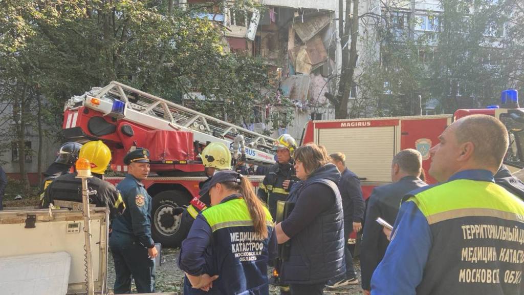 Погибшие в Балашихе сотрудники МЧС пытались спасти из-под завалов мать с ребёнком