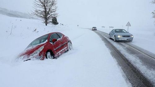 О снежных заносах на дорогах предупредило МЧС Башкирии