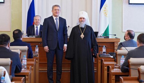 В Башкортостане митрополиту Никону вручили орден «За заслуги перед Отечеством»