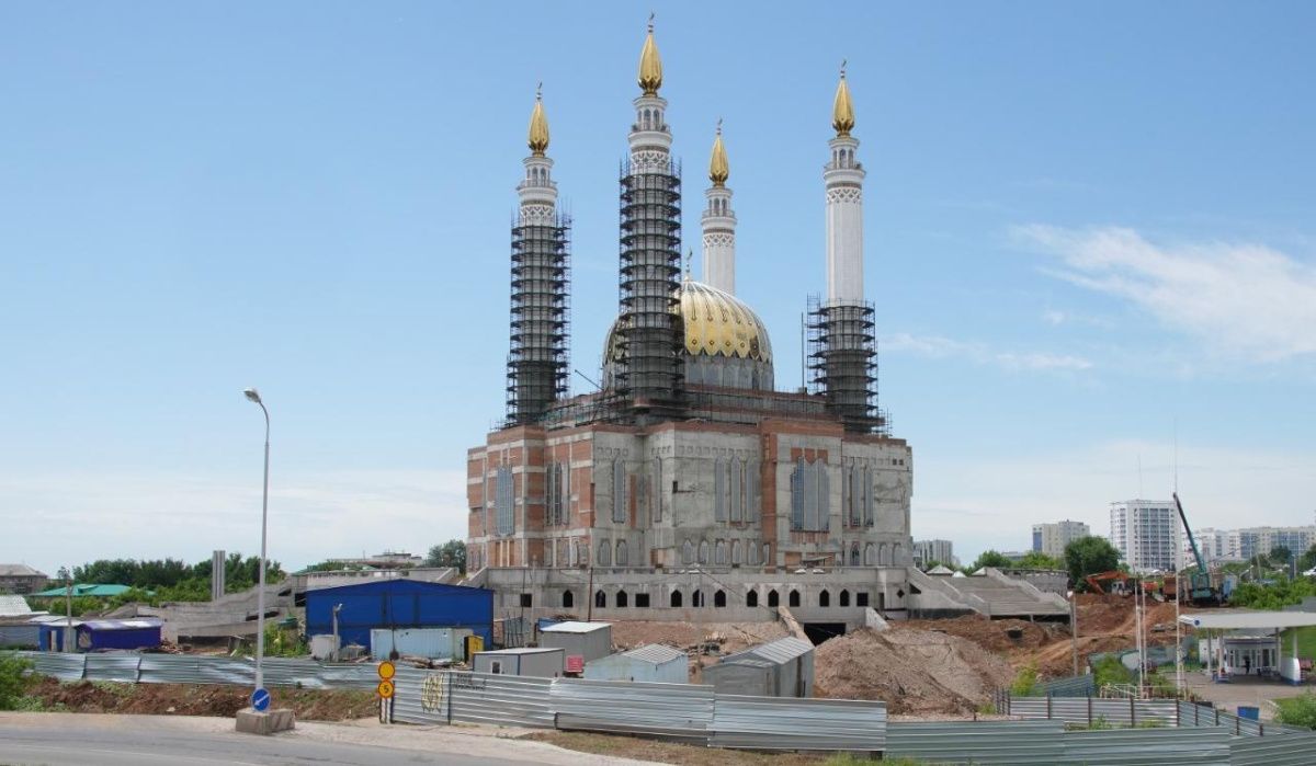 Радий Хабиров рассказал о сроках возобновления строительства мечети Ар-Рахим