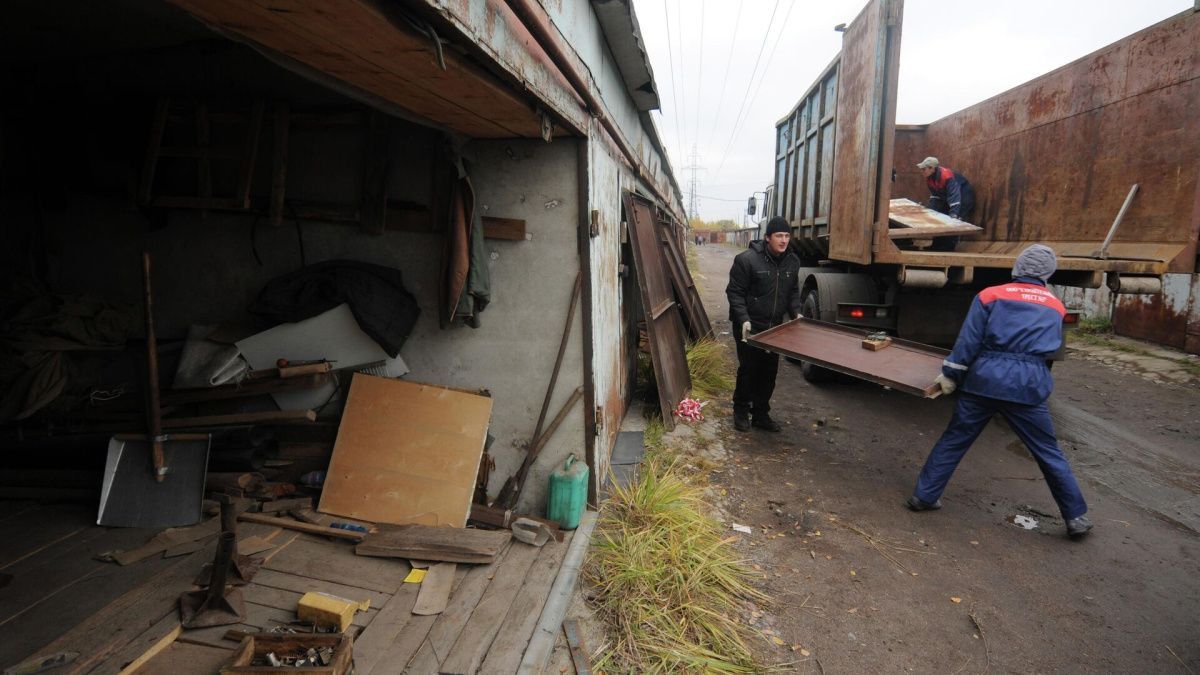 Без гаража и с «копейками» на руках. Автомобилистам Петербурга отказались выплачивать стоимость сносимого имущества