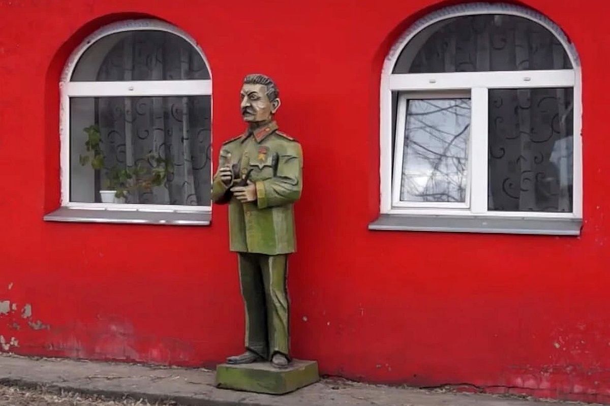 В Омске бурно обсуждают &quot;мультяшный&quot; памятник Сталину