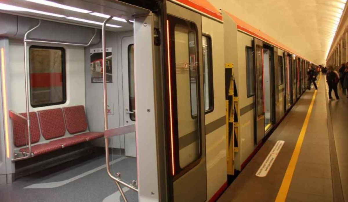 Интервалы движения поездов на коричневой ветке метро Петербурга увеличатся
