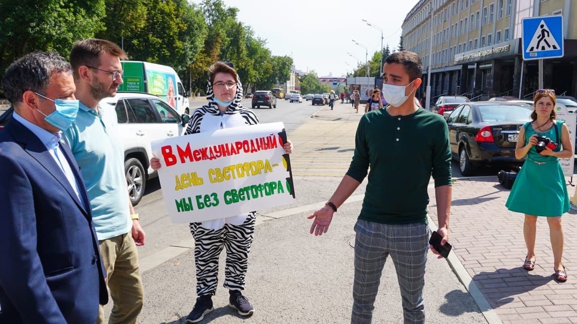 Молодая Гвардия Башкортостана провела акцию "Нам нужен переход"