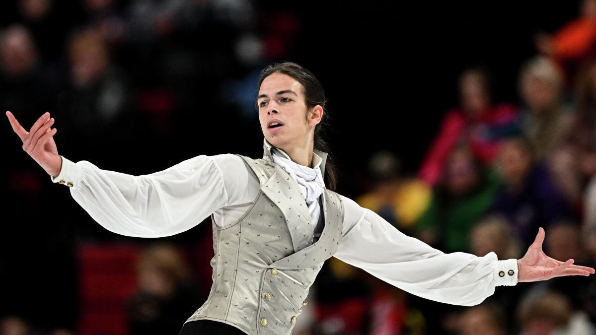 Петр Гуменник выиграл в короткой программе на олимпийском отборе