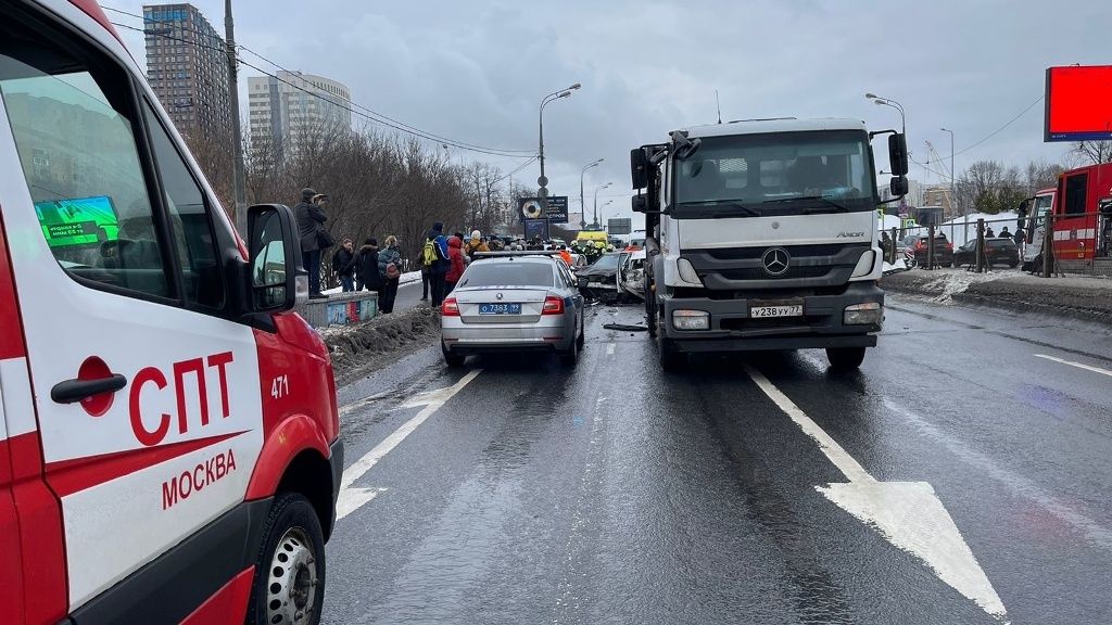 Миллиардер пострадал в массовом ДТП в Москве