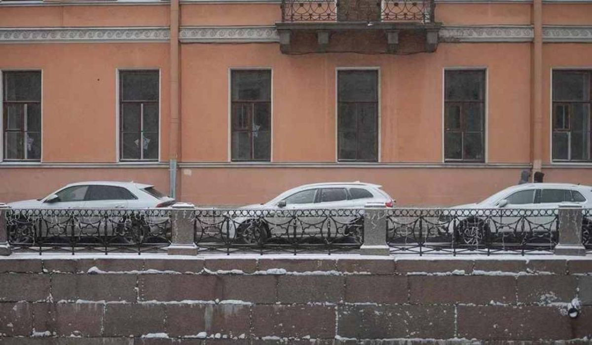 В Петербурге начали выдавать автомобильные номера с новым региональным кодом