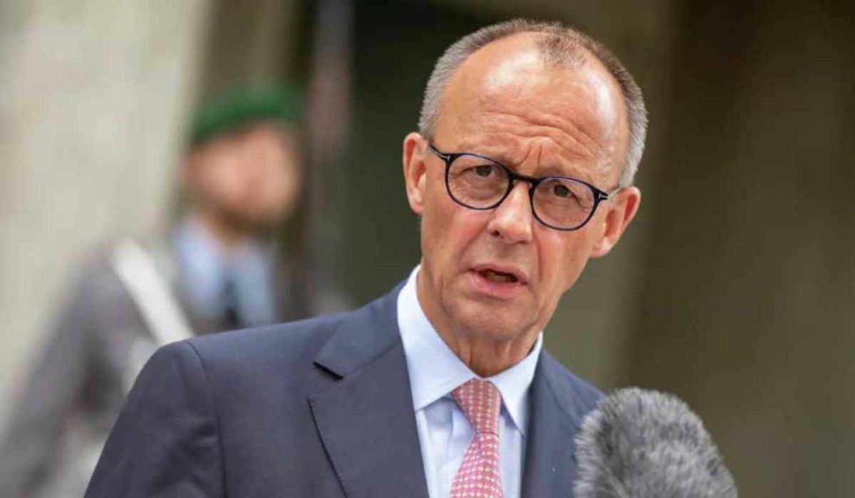 СВР: Мерц с детства мечтает о реванше за поражение нацистской Германии