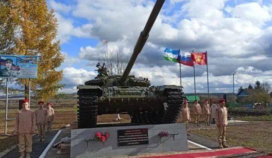 В Башкирии появился памятник погибшему в зоне СВО танкисту